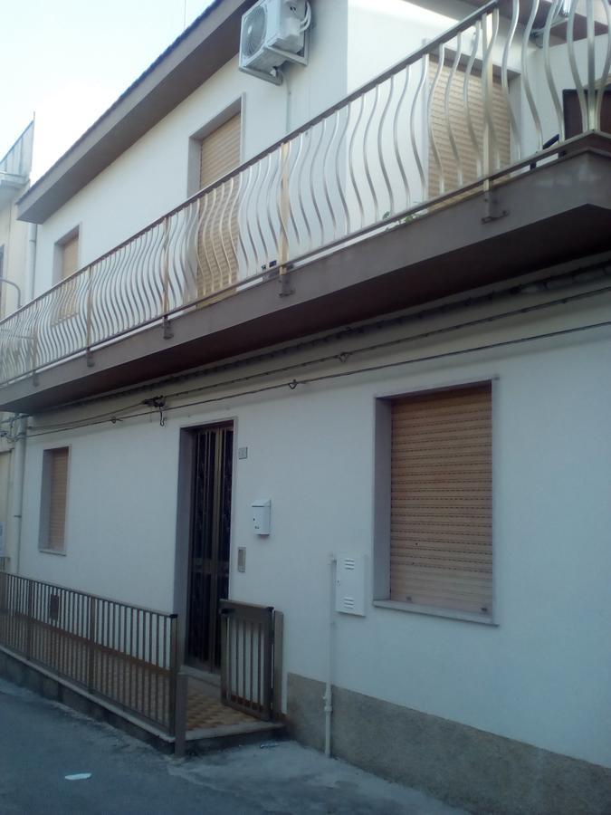 Guest House Via Crispi Pozzallo Bagian luar foto