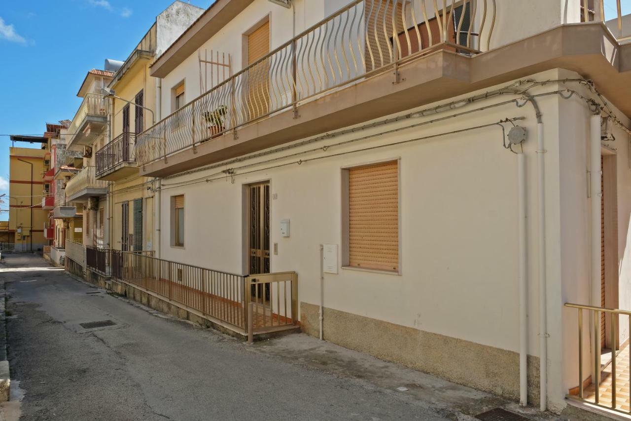 Guest House Via Crispi Pozzallo Bagian luar foto