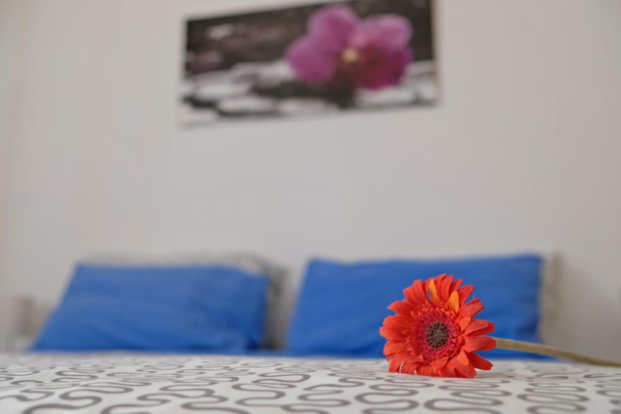 Guest House Via Crispi Pozzallo Bagian luar foto